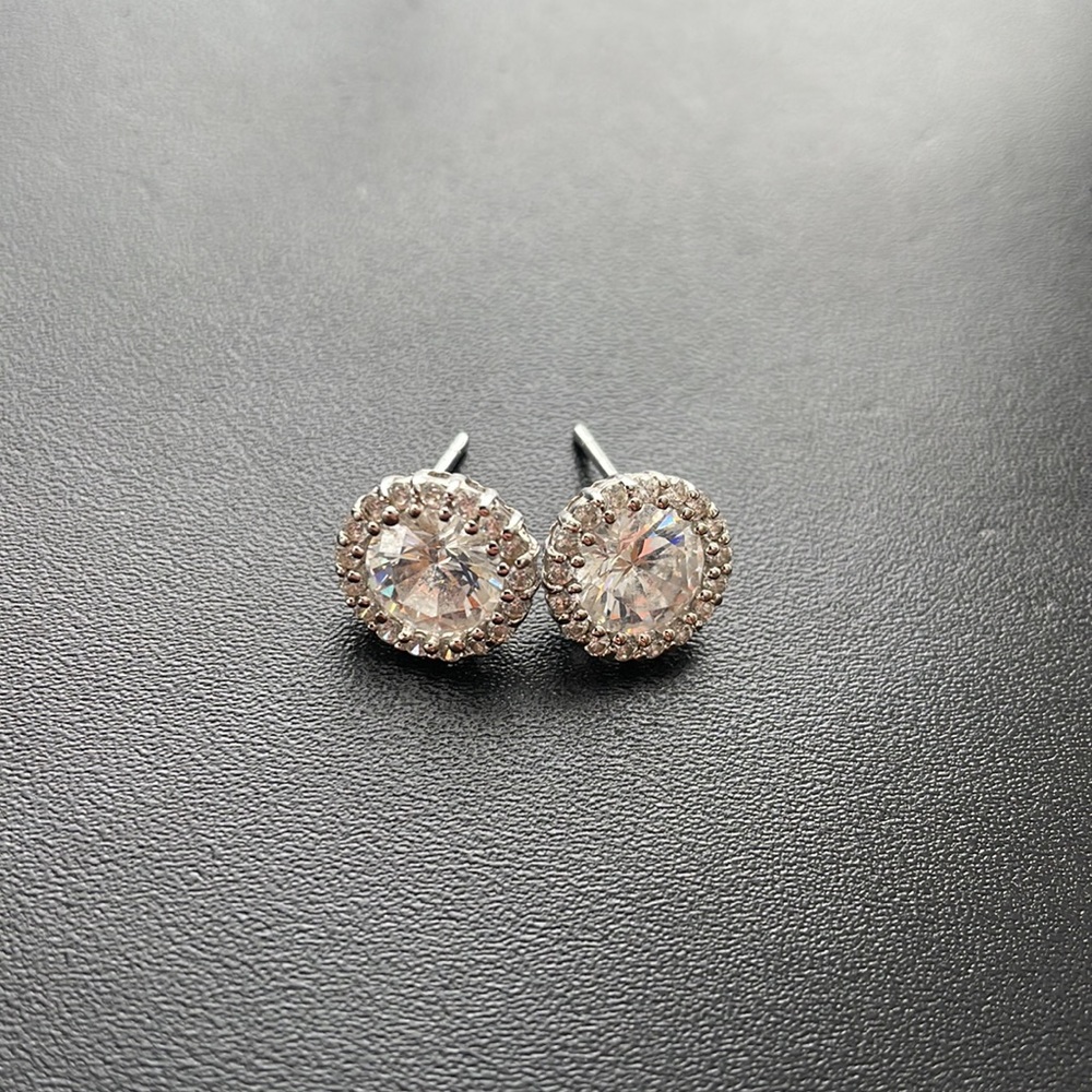❌SOLD❌Faux Diamond Studs | Halo Setting ✨